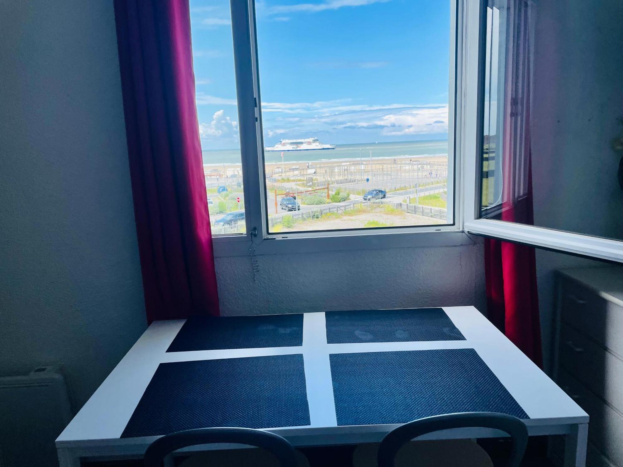 Apartamento Au Rythme Des Ferrys Calais Exterior foto