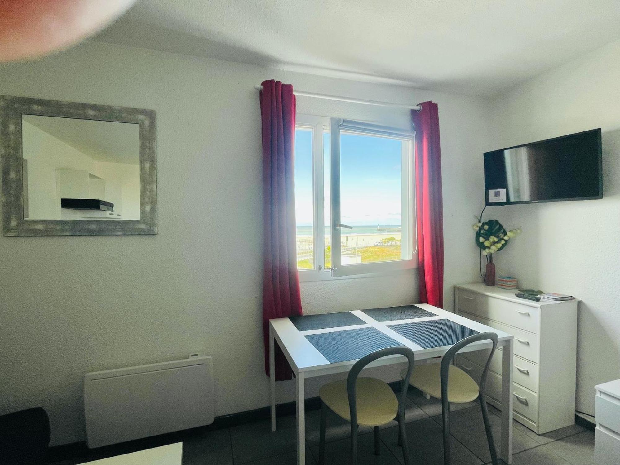 Apartamento Au Rythme Des Ferrys Calais Exterior foto